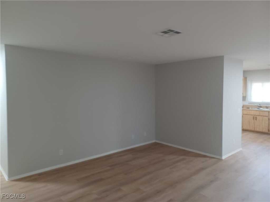 937 Se 23rd Pl Apt 1-5 #1-5 - Photo 4 of 16