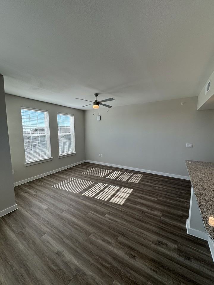 5000 Overboard Cv #12301 - Photo 4 of 8