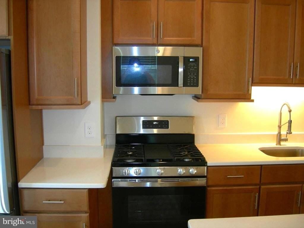 1619 Darby Rd - Photo 2 of 33