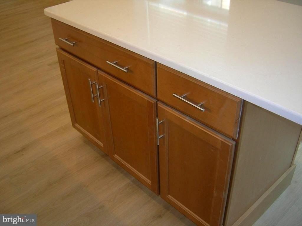 1619 Darby Rd - Photo 6 of 33