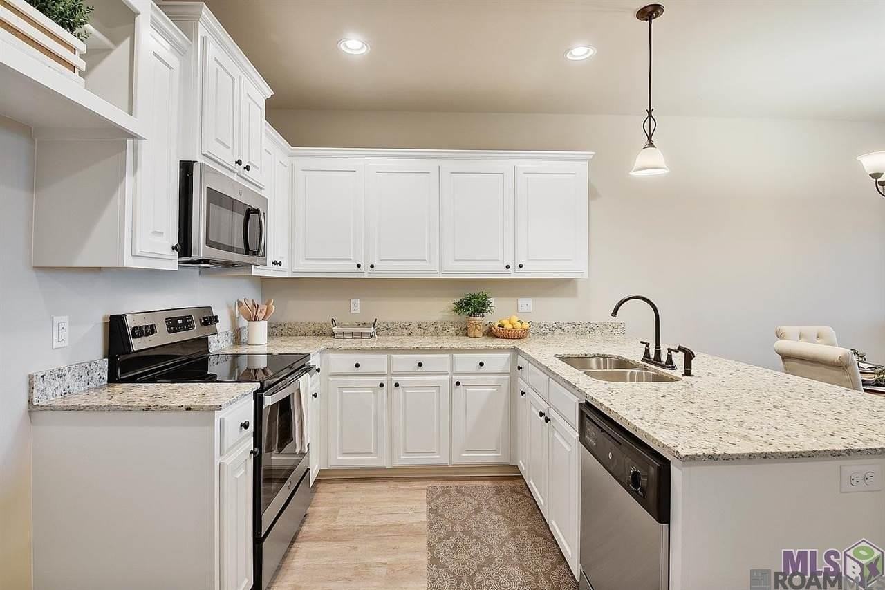 2948 S Roth Ave - Photo 2 of 12