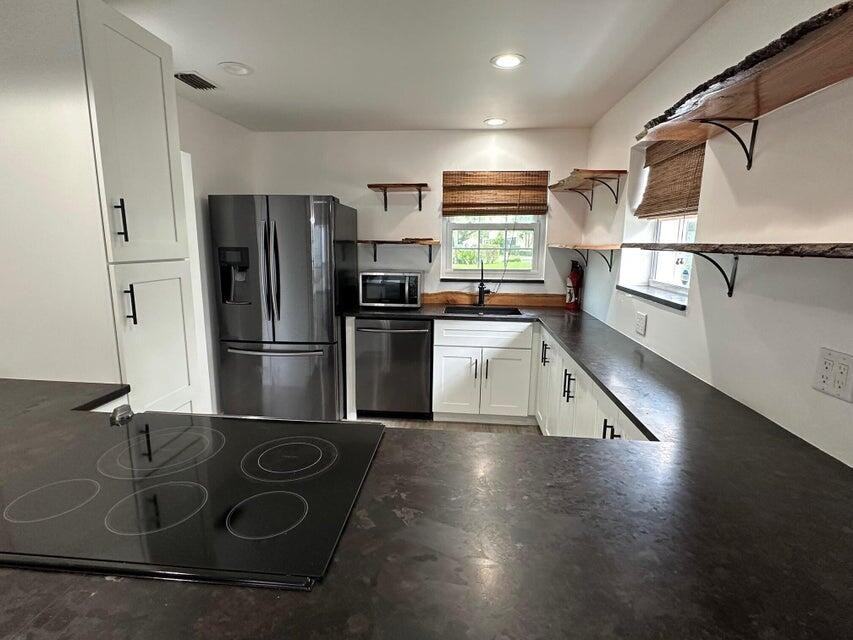 423 Waterside Cir - Photo 4 of 8