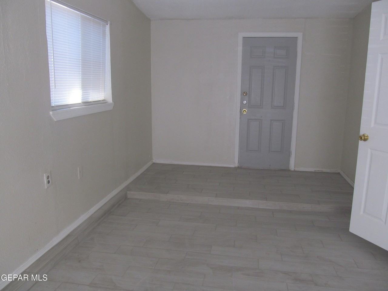 253 Jensen Ave - Photo 5 of 12