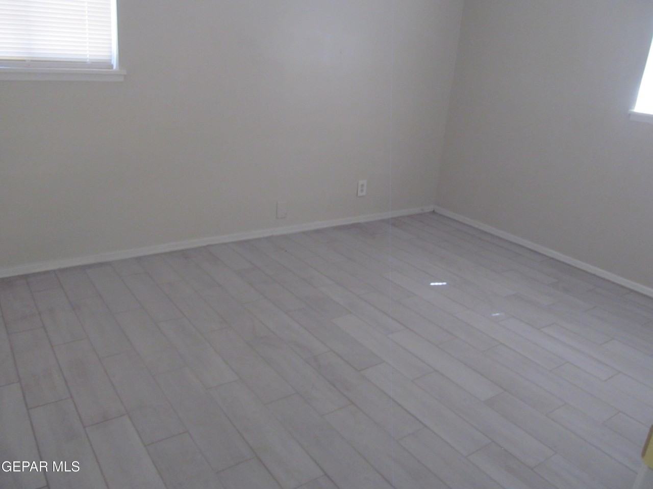 253 Jensen Ave - Photo 6 of 12