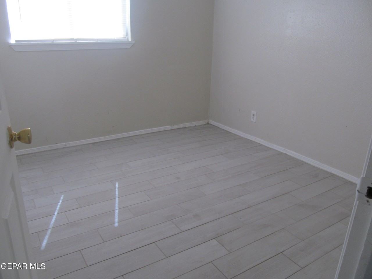 253 Jensen Ave - Photo 7 of 12