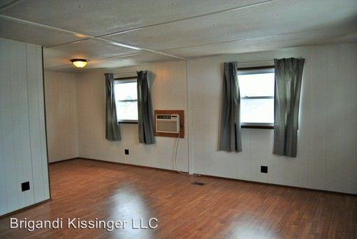 418 S Summit St - Photo 2 of 11