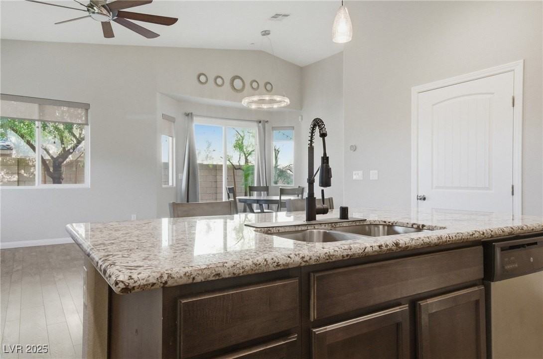 692 Nathanial Ct - Photo 5 of 32