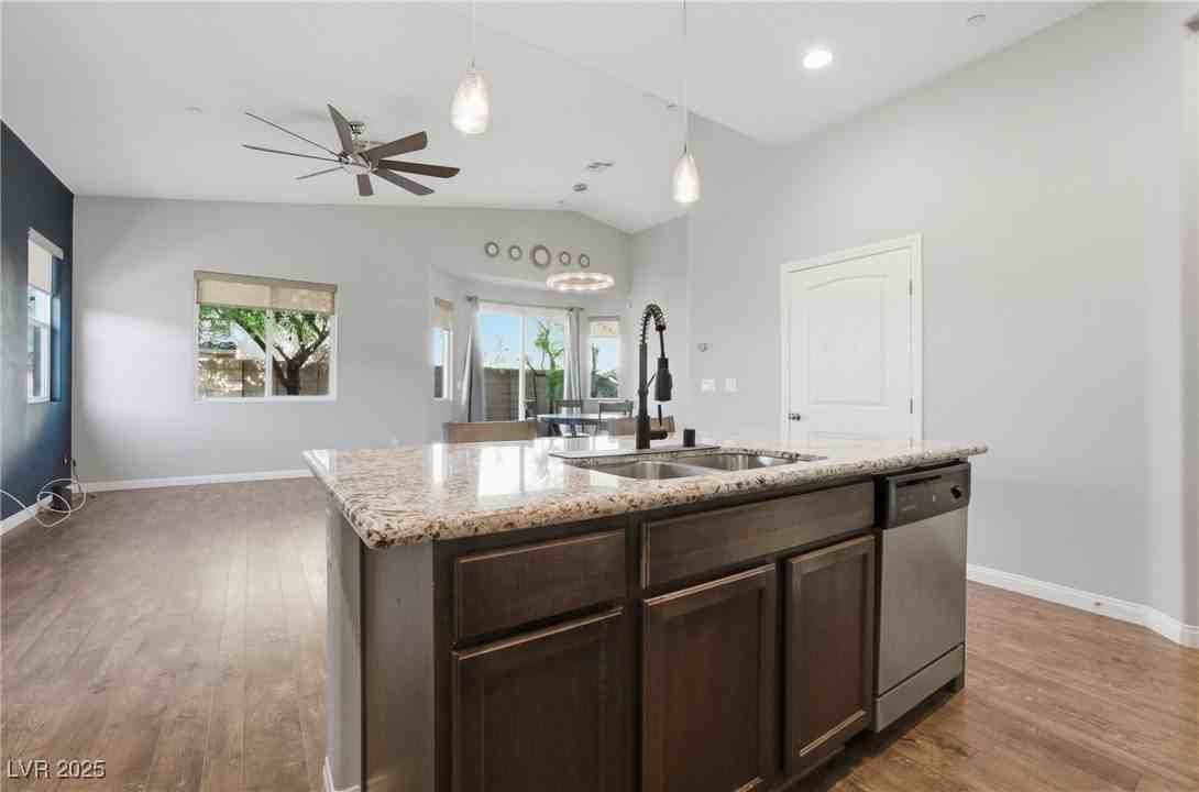 692 Nathanial Ct - Photo 6 of 32