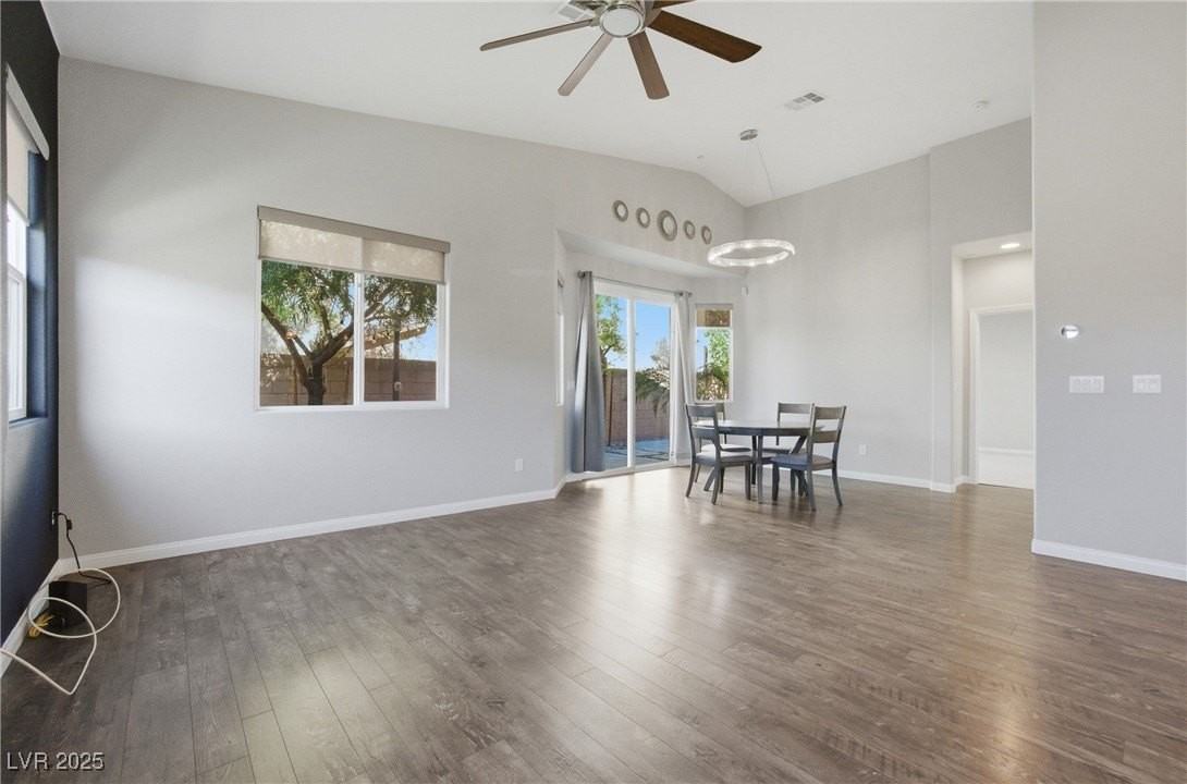 692 Nathanial Ct - Photo 7 of 32