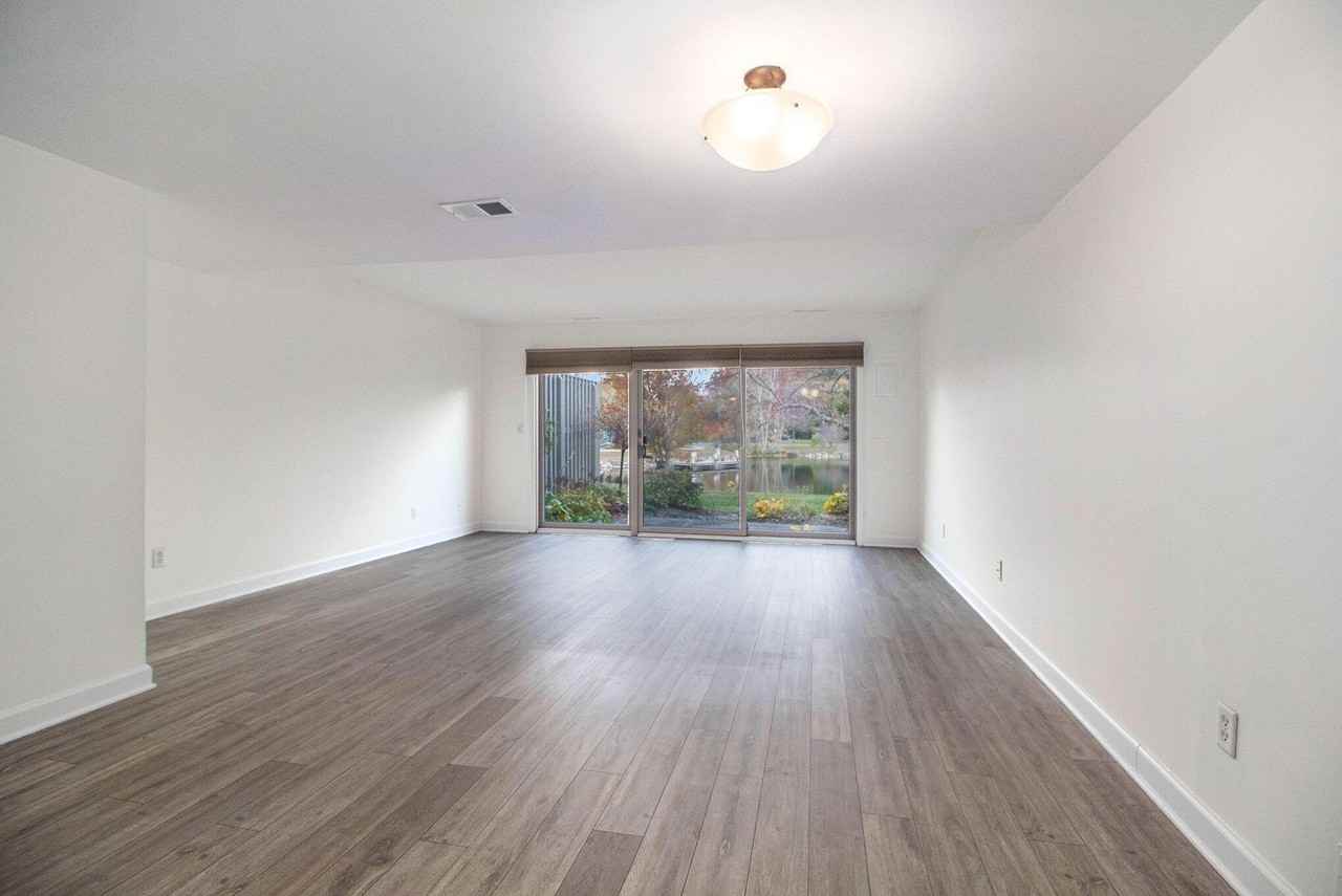 614 Peninsula Ct - Photo 3 of 18