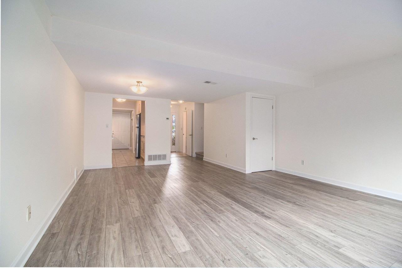 614 Peninsula Ct - Photo 5 of 18