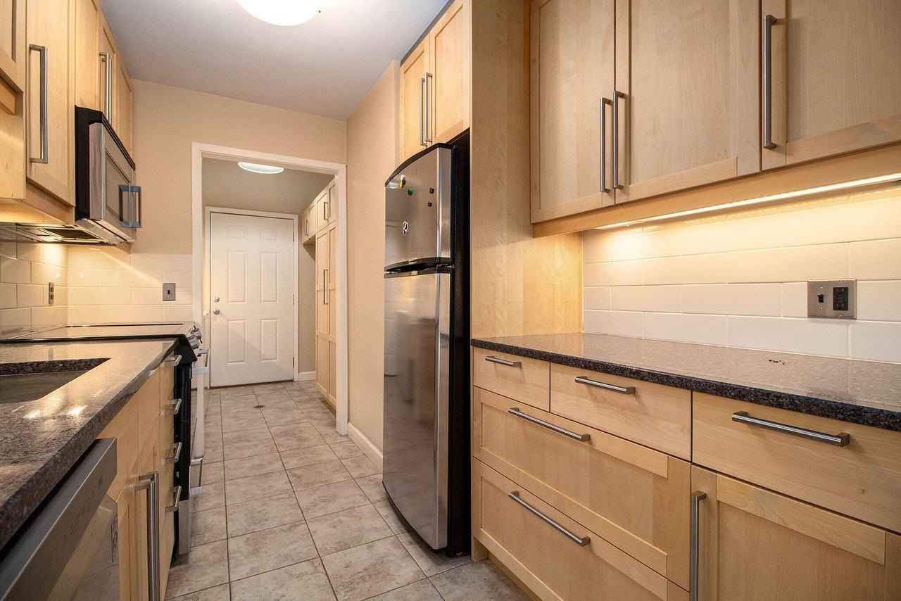 614 Peninsula Ct - Photo 6 of 18