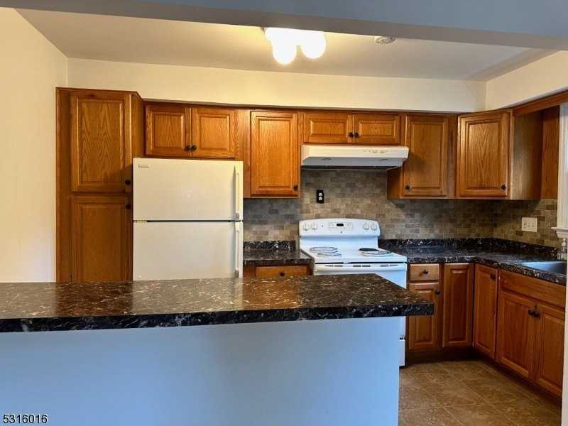 1 Oak Grove Rd #B1 - Photo 5 of 15