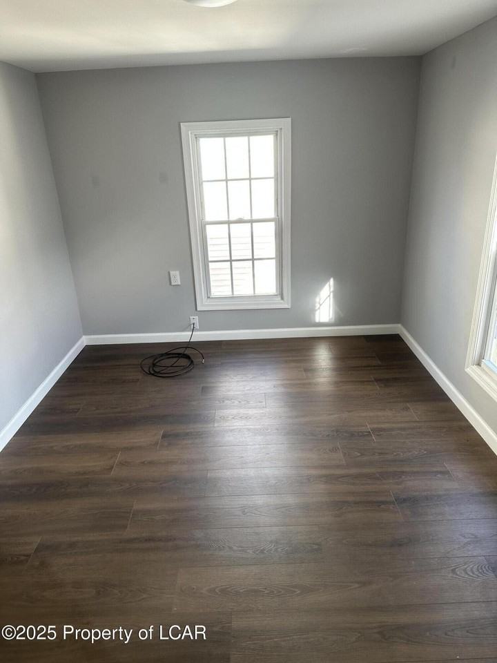 219 Spring St - Photo 3 of 6