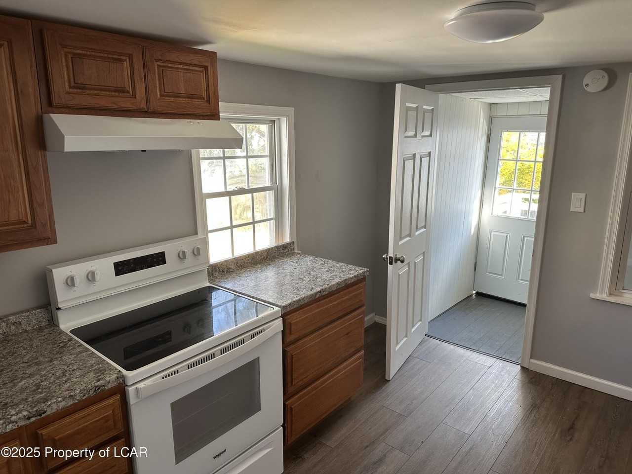 219 Spring St - Photo 4 of 6