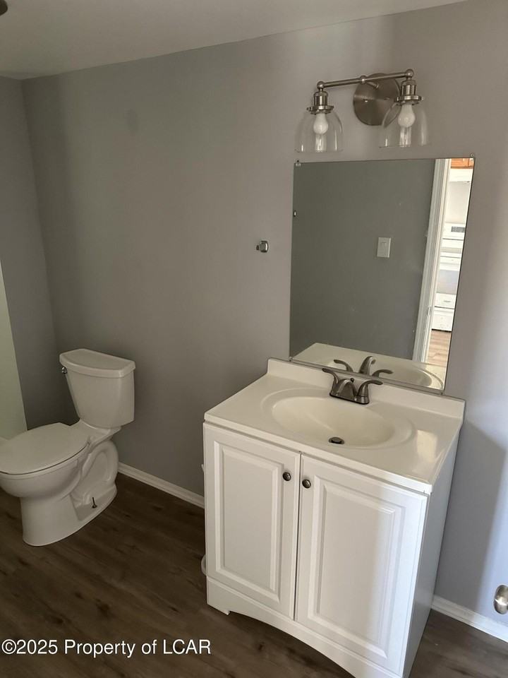 219 Spring St - Photo 5 of 6