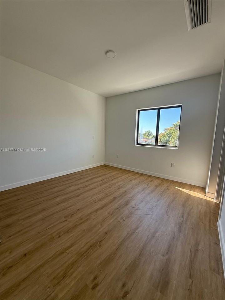 421 Sw 1st St - Photo 5 of 8