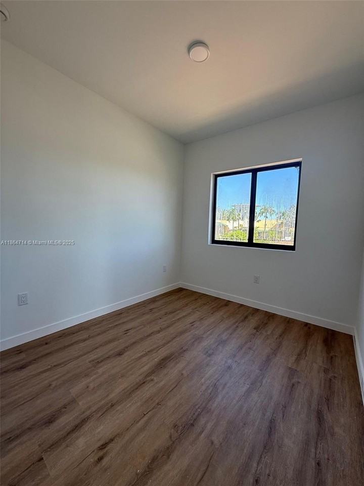 421 Sw 1st St - Photo 7 of 8