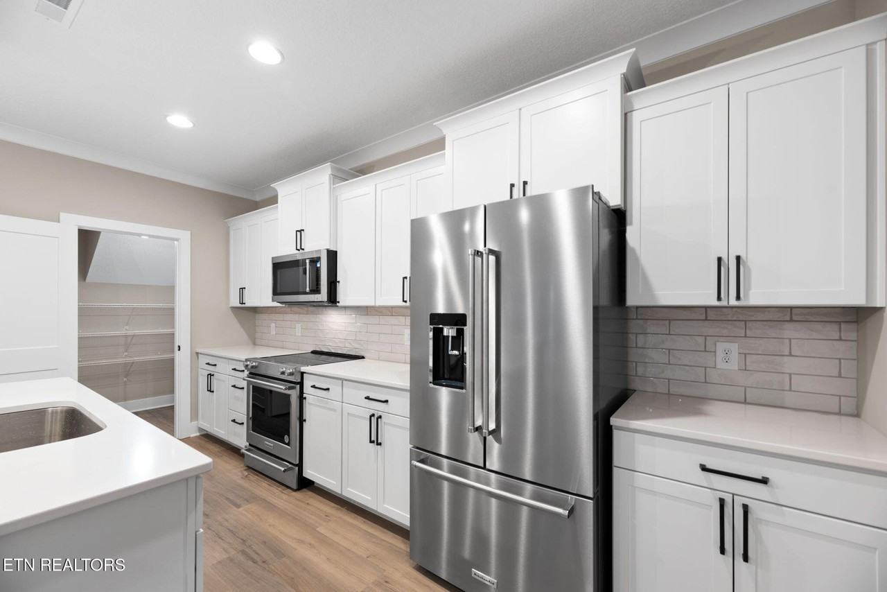 7226 Sassafras Way - Photo 7 of 21