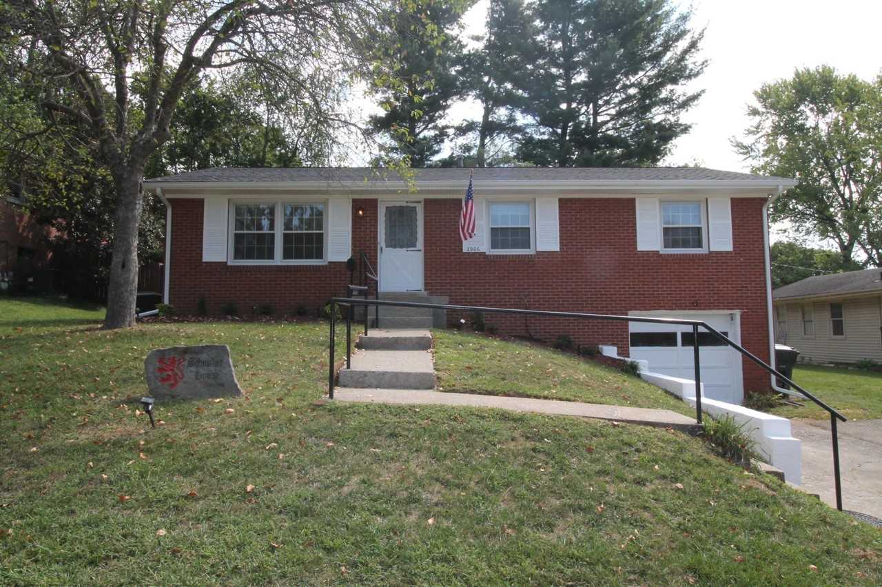 2906 Brigadoon Pkwy - Photo 2 of 20