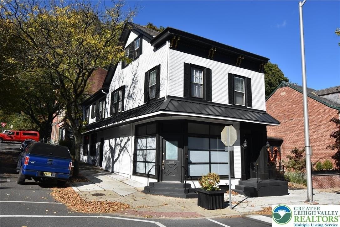 100 4th St - Photo 2 of 32