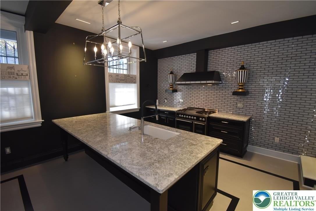 100 4th St - Photo 4 of 32