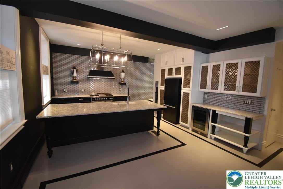 100 4th St - Photo 5 of 32