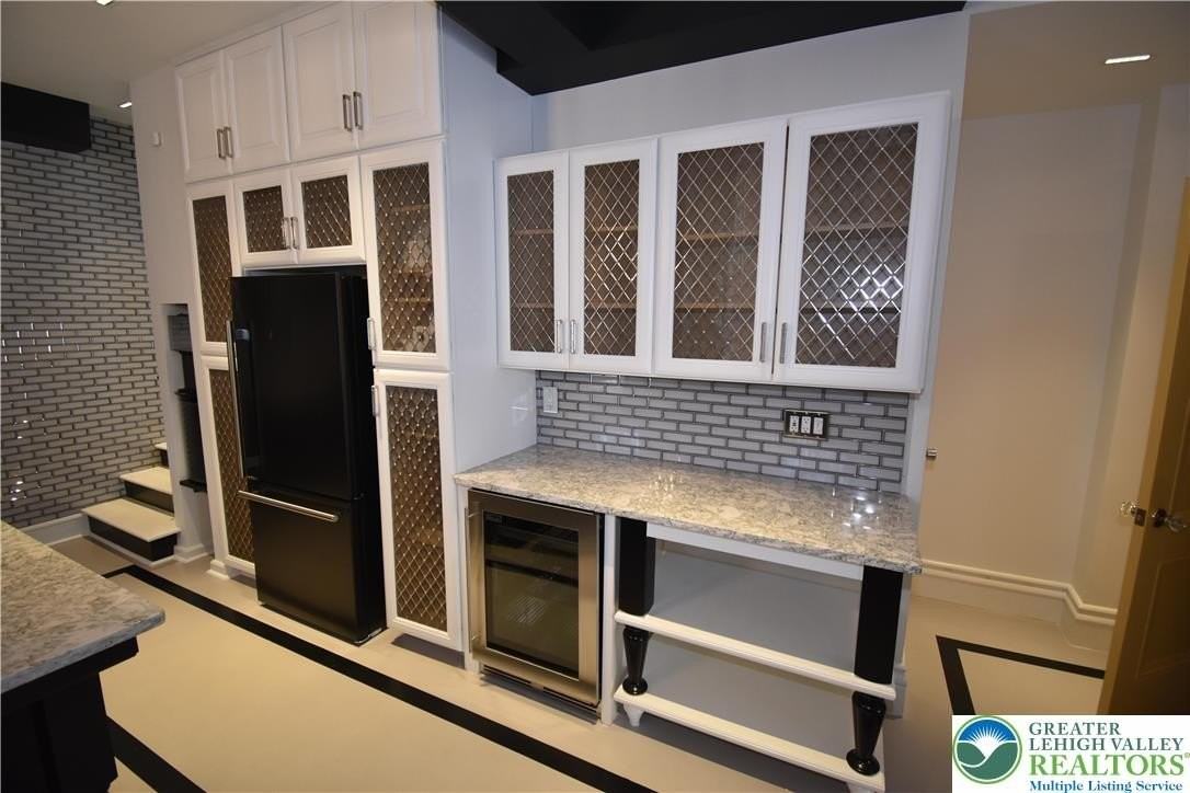 100 4th St - Photo 6 of 32