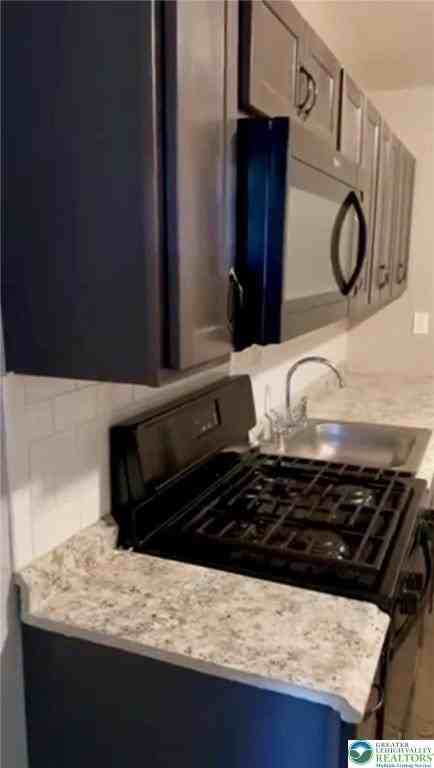 716 E 4th St Apt 2 #2 - Photo 2 of 6