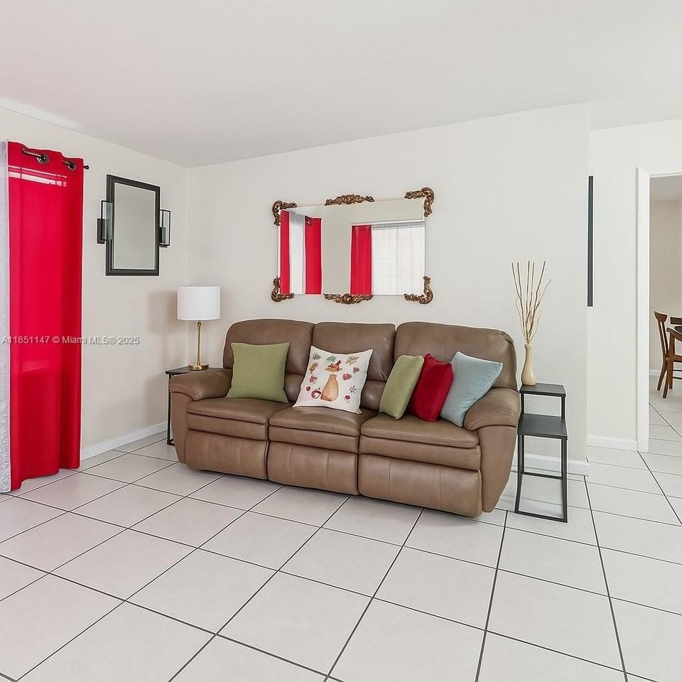 1433 Nw 4th Ave #1 - Photo 4 of 5