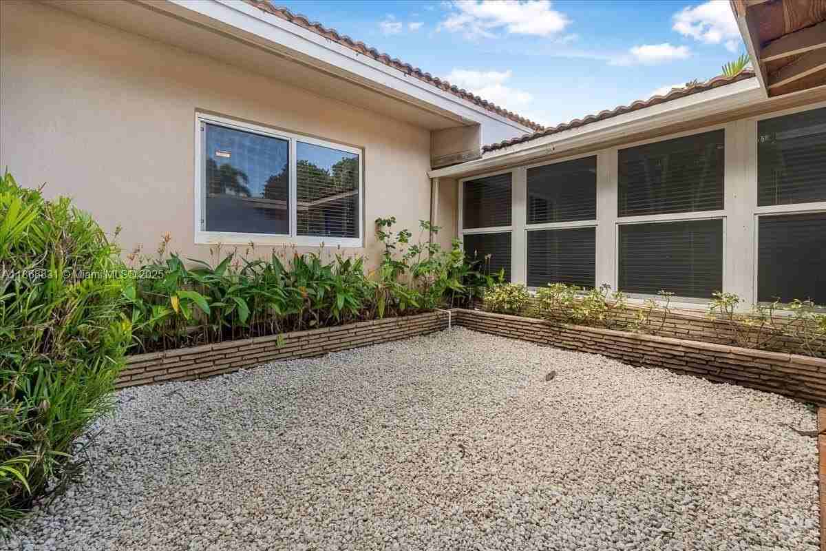 613 Ne 17th Ter #A - Photo 5 of 37