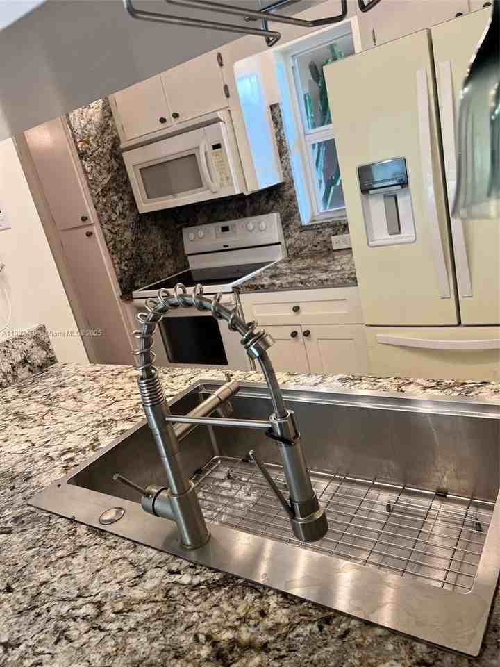 10181 Twin Lakes Dr #23B - Photo 2 of 11