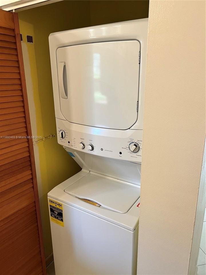 10181 Twin Lakes Dr #23B - Photo 6 of 11