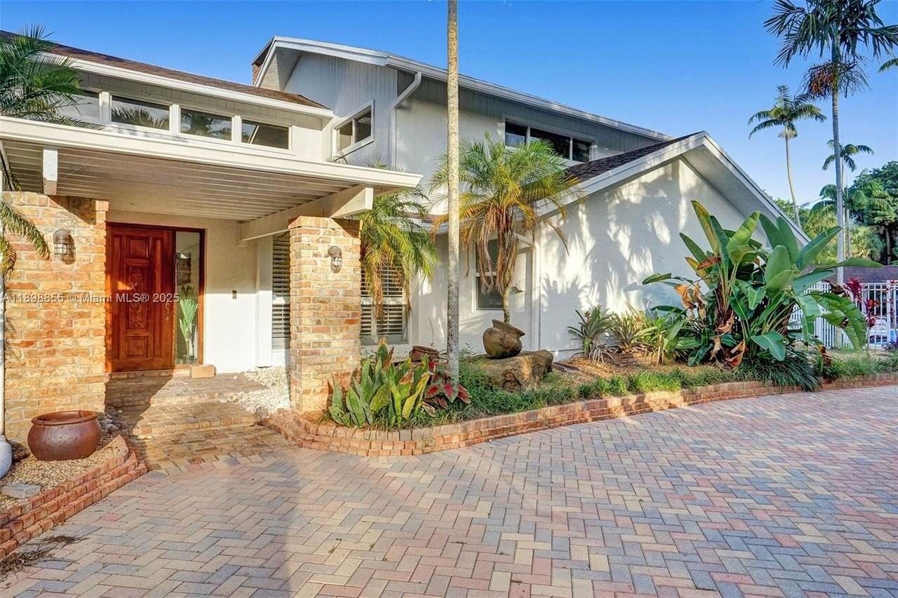 2120 Sw 28th Way - Photo 3 of 50