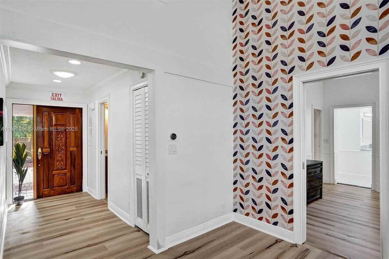 2120 Sw 28th Way - Photo 4 of 50