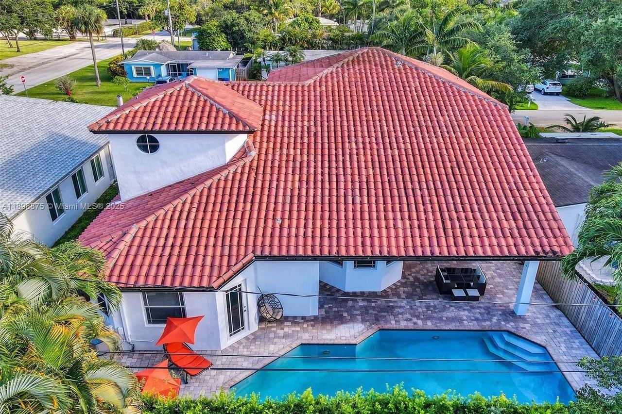 1207 Sw 21st St - Photo 2 of 50