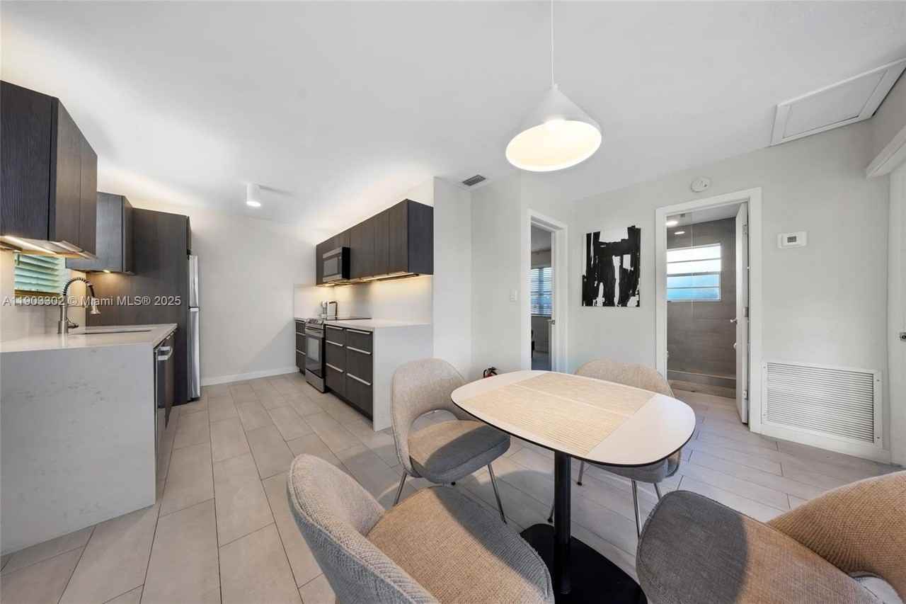 707 Northeast 22nd Drive #707 - Photo 7 of 25