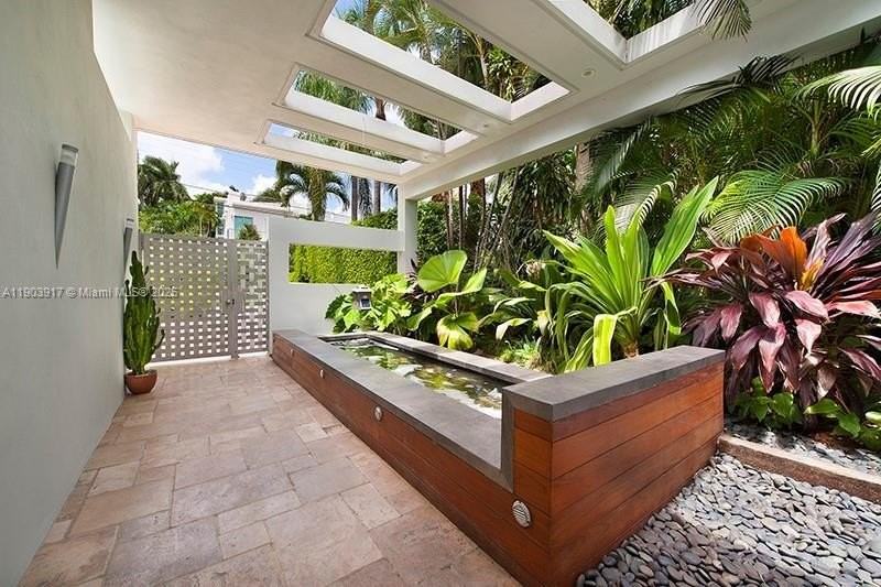 405 E San Marino Dr - Photo 3 of 24