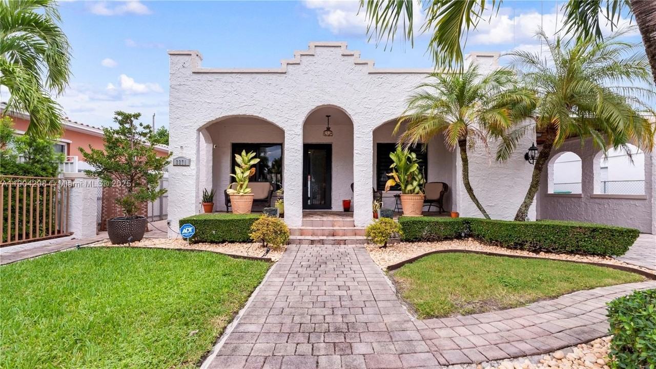 2271 Sw 25th St #2271 - Photo 2 of 39