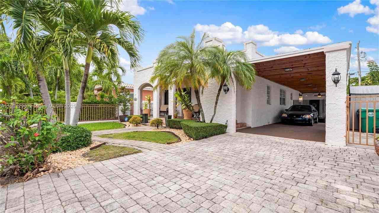 2271 Sw 25th St #2271 - Photo 3 of 39