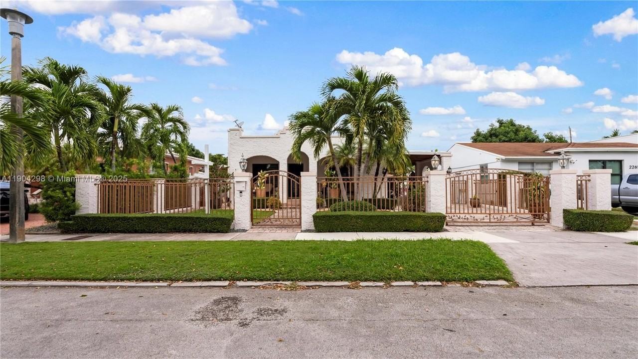 2271 Sw 25th St #2271 - Photo 4 of 39