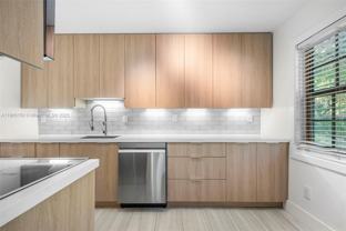 815 Ne 28th St #102 - Photo 1 of 1