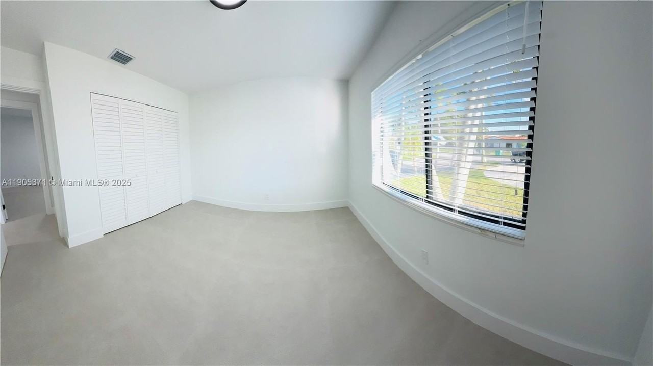 11835 Sw 37th St - Photo 4 of 14