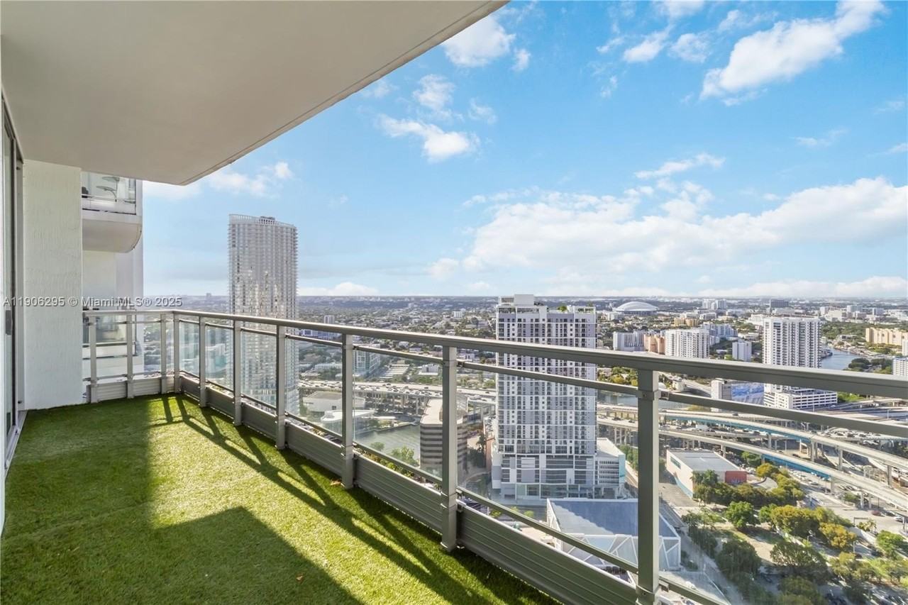 90 Southwest 3rd Street #4305 - Photo 2 of 16