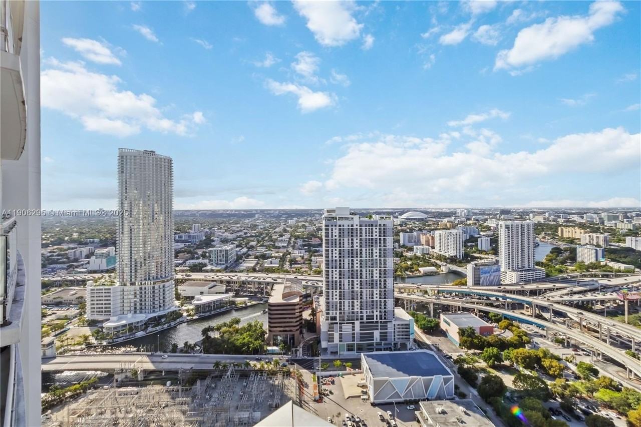 90 Southwest 3rd Street #4305 - Photo 3 of 16