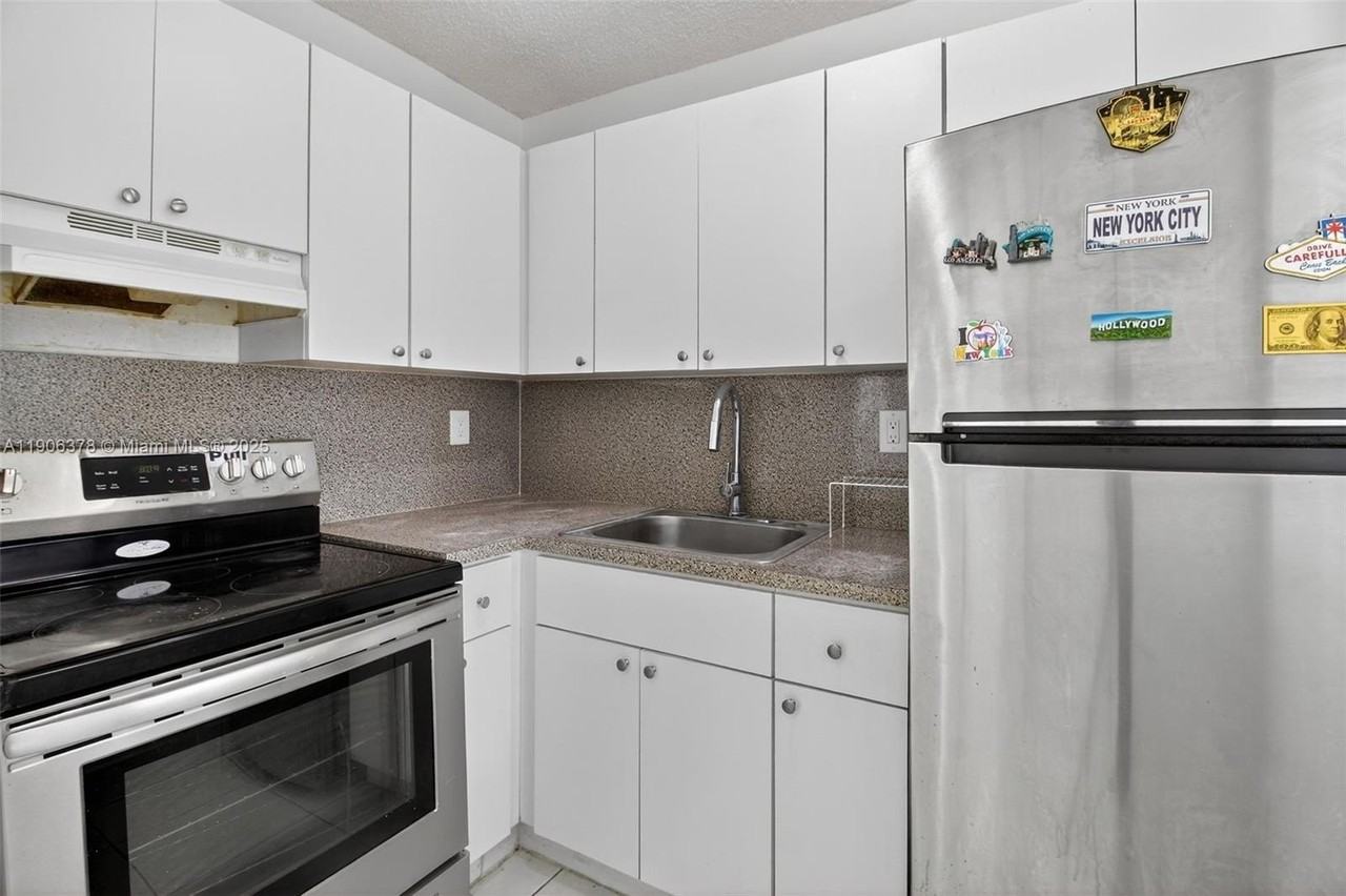 1864 Nw 28th St #1 - Photo 4 of 16