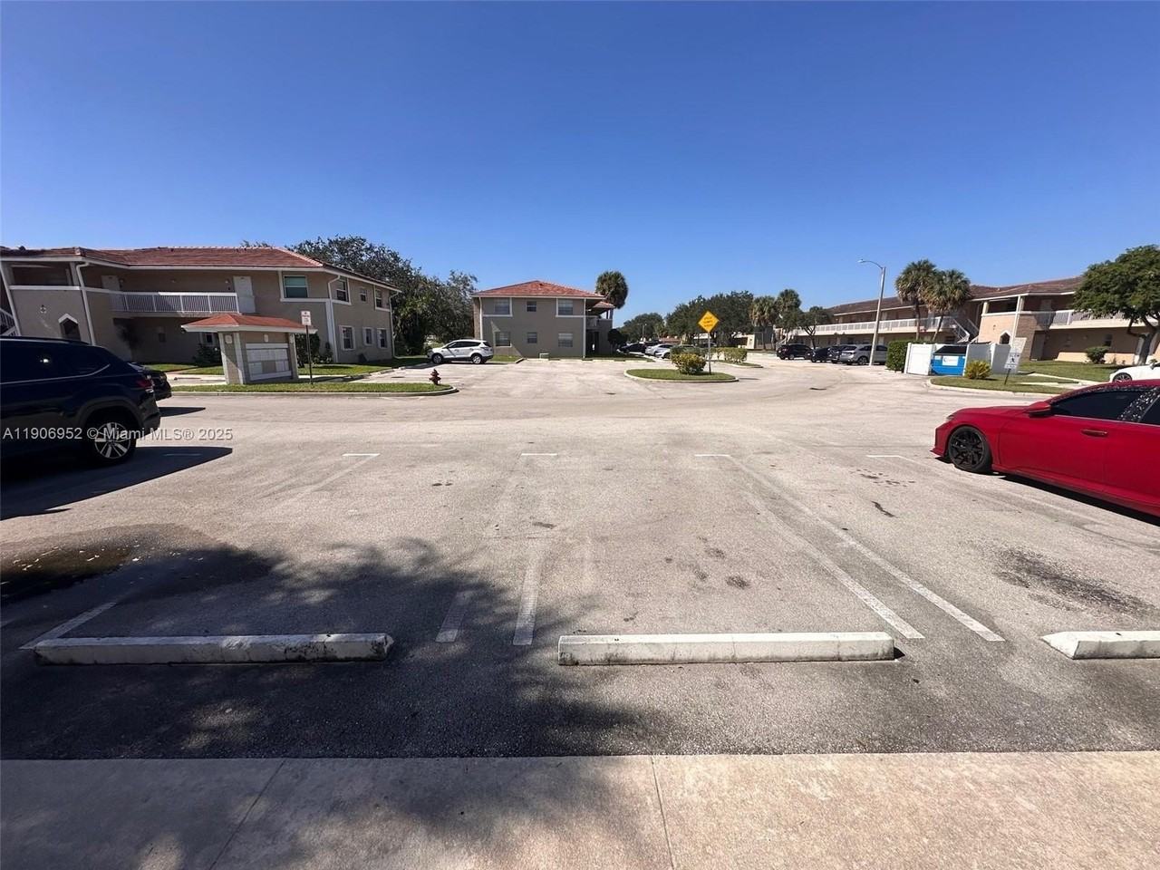 1021 Twin Lakes Dr #28H - Photo 3 of 21