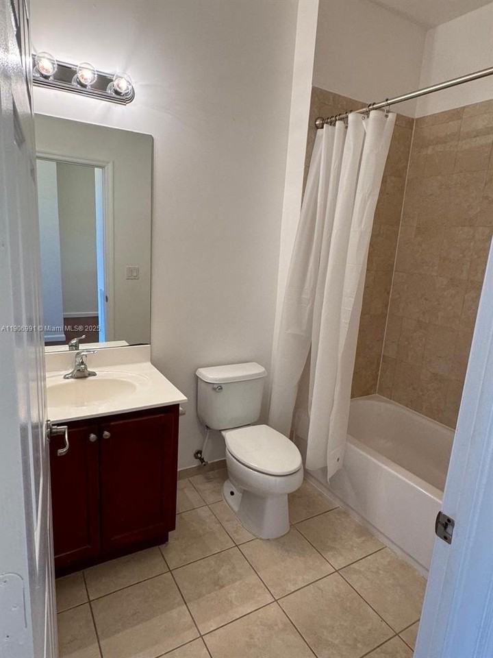 297 Las Brisas Cir - Photo 3 of 26