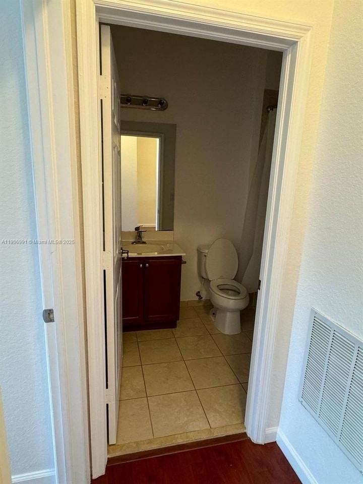 297 Las Brisas Cir - Photo 5 of 26