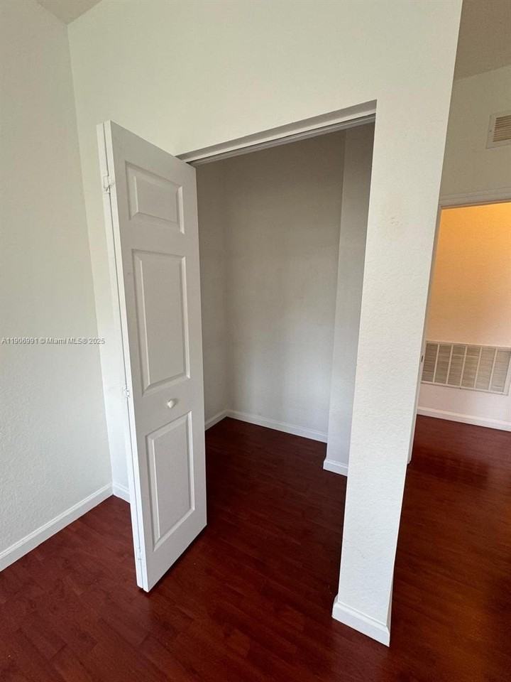 297 Las Brisas Cir - Photo 6 of 26